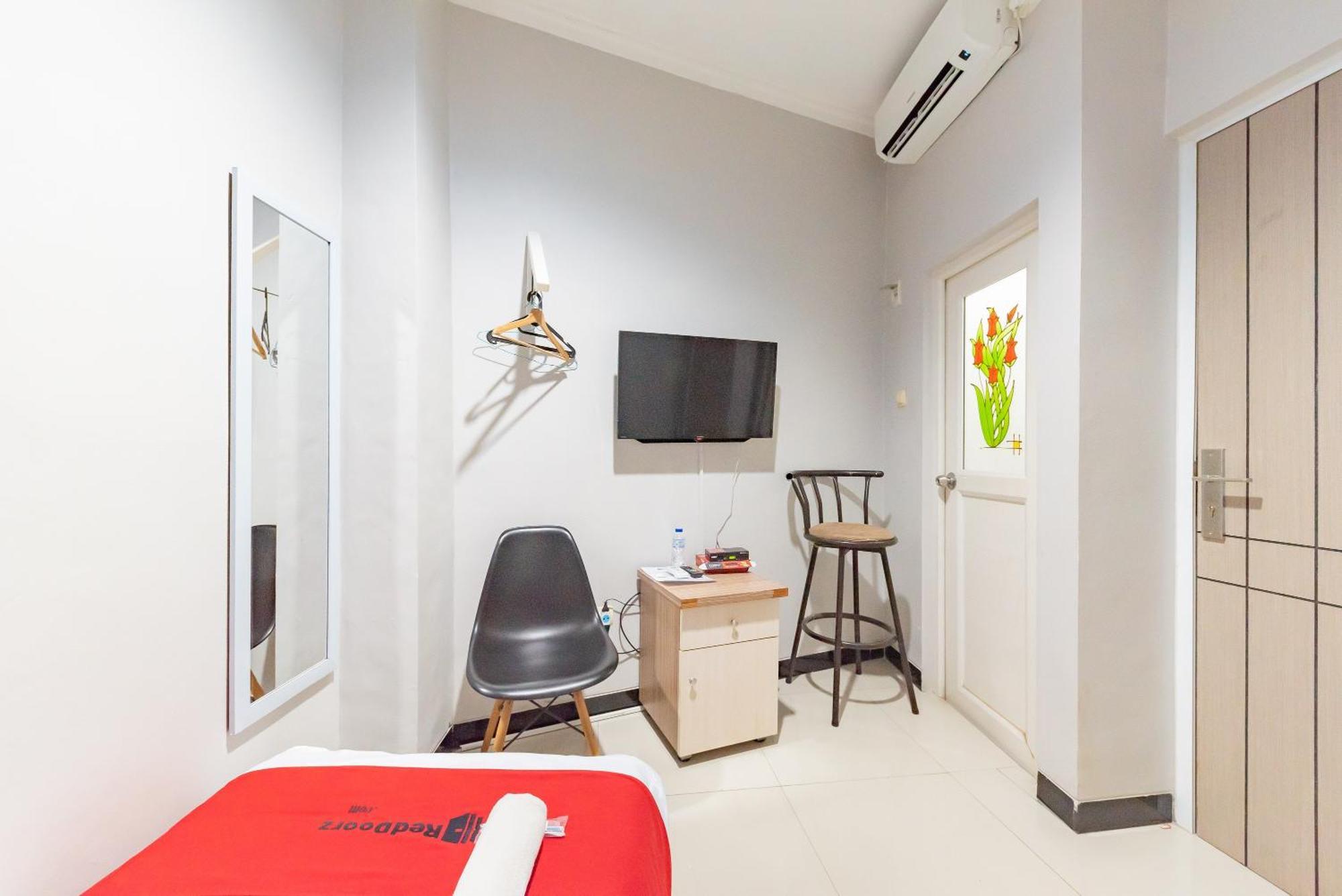 Reddoorz Near Botani Square Mall Bogor Exterior photo